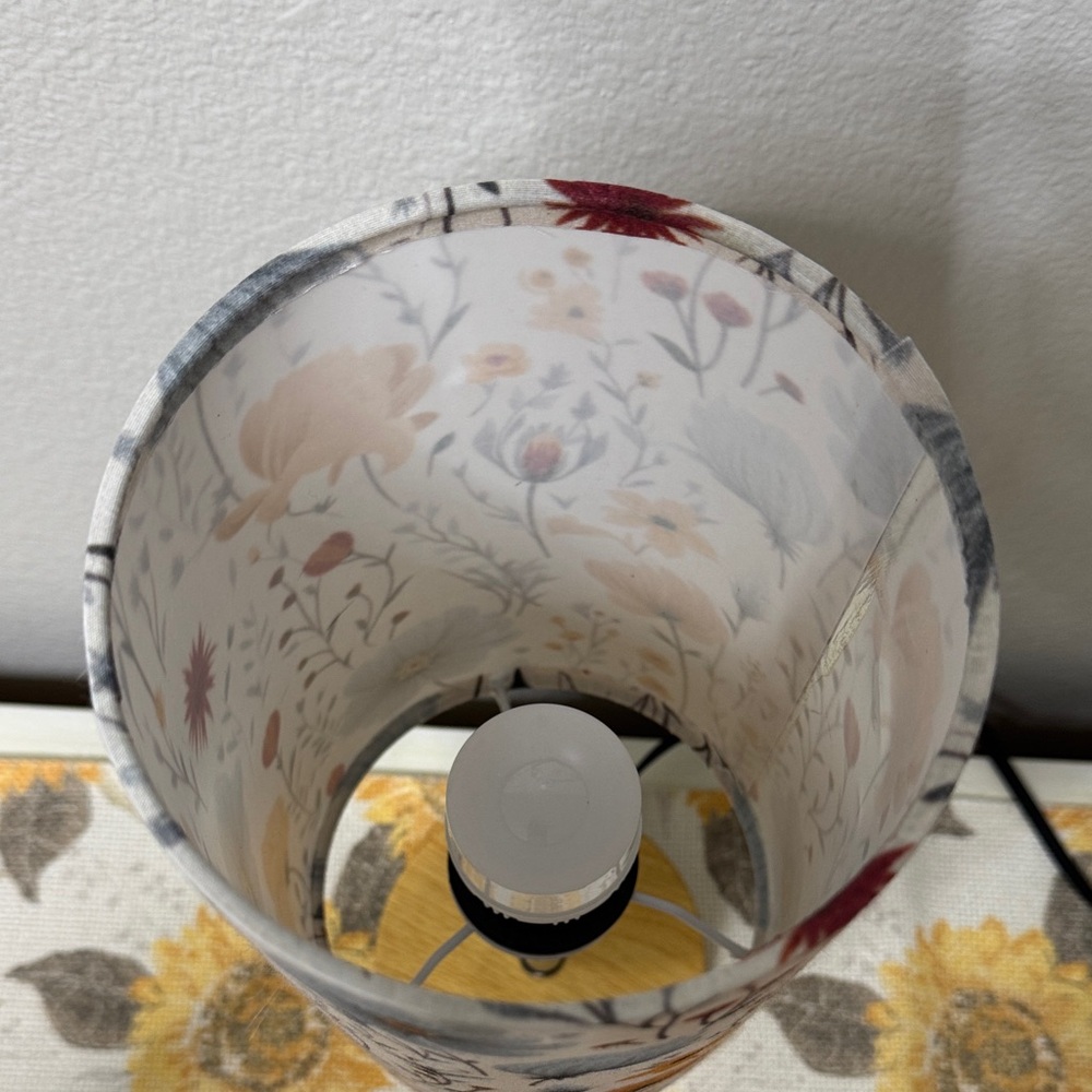 🌸 Floral Touch Table Lamp with USB & Type-C Charging - Picture 7 of 8